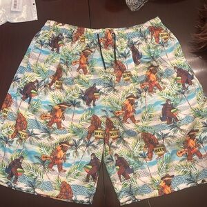 NWT yeti big foot on vacation men’s swimsuit, beach pants 4XL